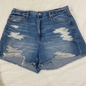 American Eagle 90’s Boyfriend Short